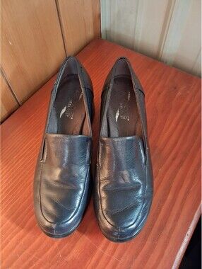 Aerosoles Heartthrob Women's Navy Leather Loafers Slip on Comfort Size 7M Flaw